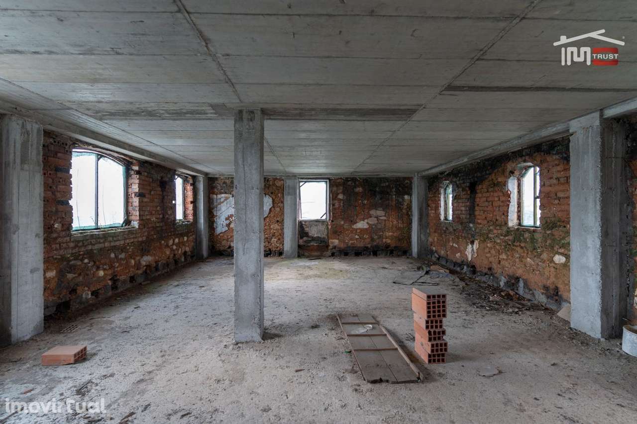 PREDIO PARA RECUPERAR A 300 METROS DO SANTUARIO DE FÁTIMA COM AREA ... - Grande imagem: 2/40