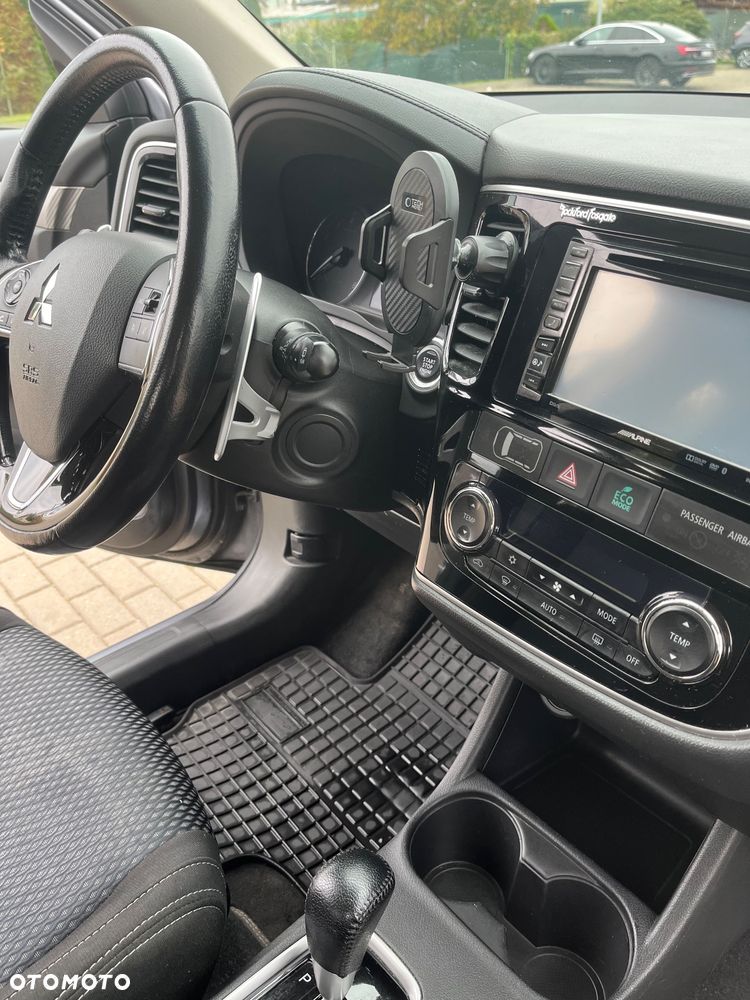 Mitsubishi Outlander - 18