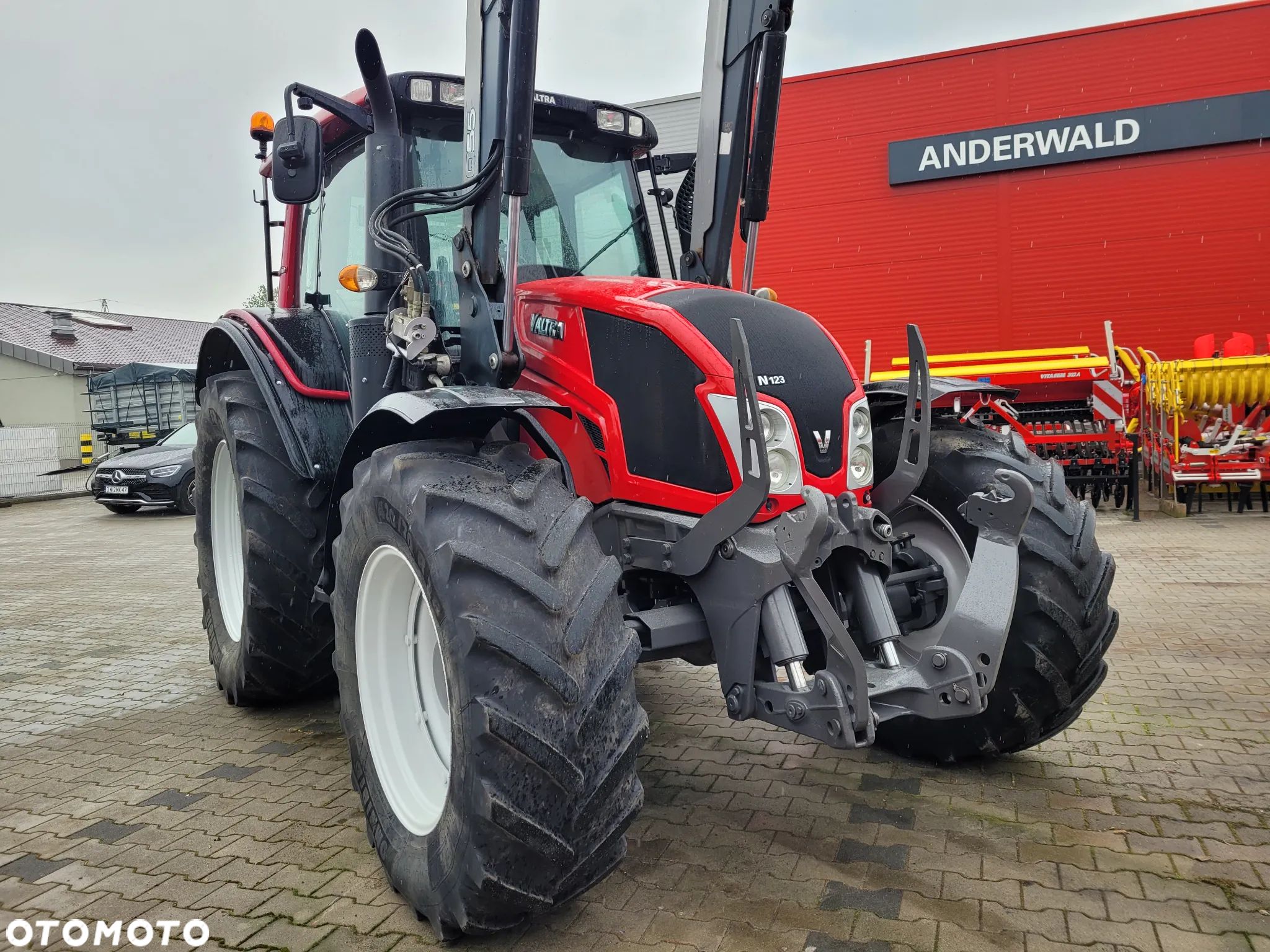 Valtra N123 HiTech ładowacz QUICKE - 1