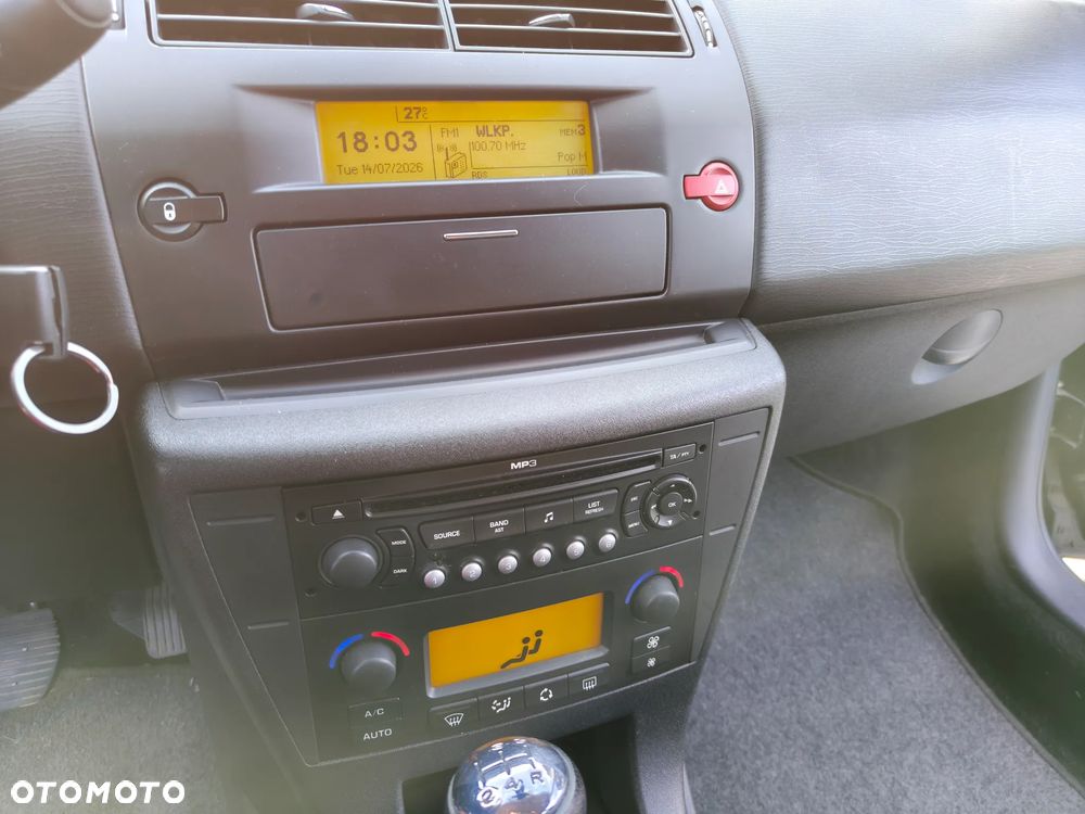 Citroën C4 1.4 16V SX - 12