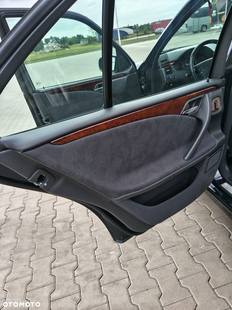 Mercedes-Benz Klasa E - 17