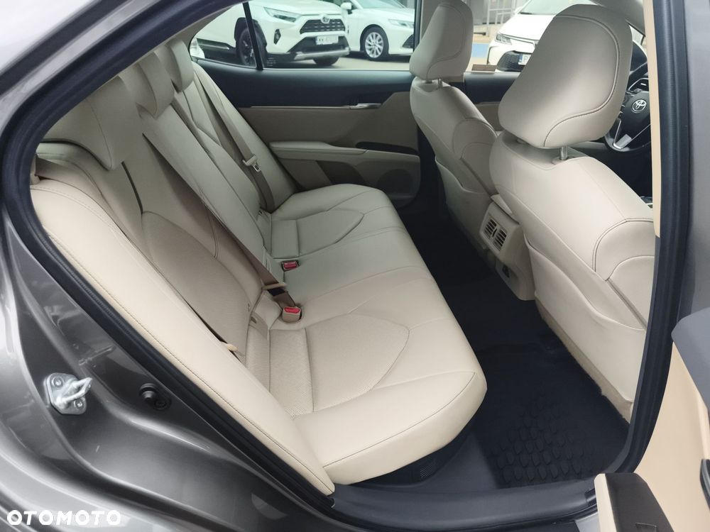 Toyota Camry 2.5 Hybrid Executive CVT - 11