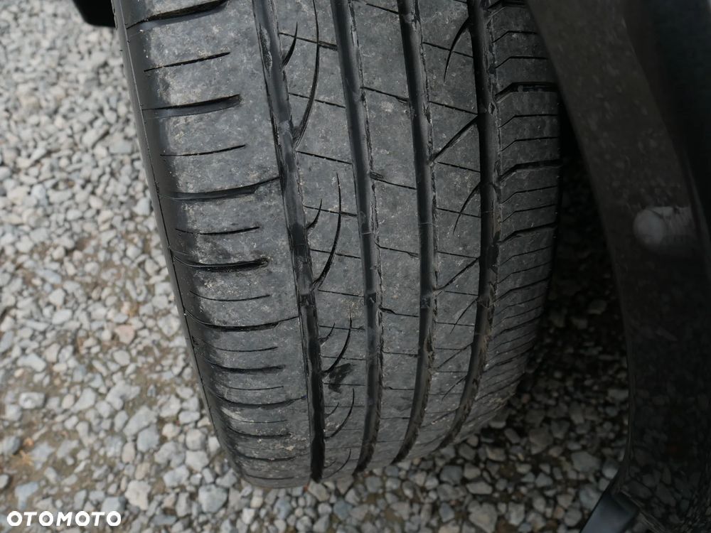 Ford Tourneo Custom 320 L2H1 VA Autm Titanium - 19