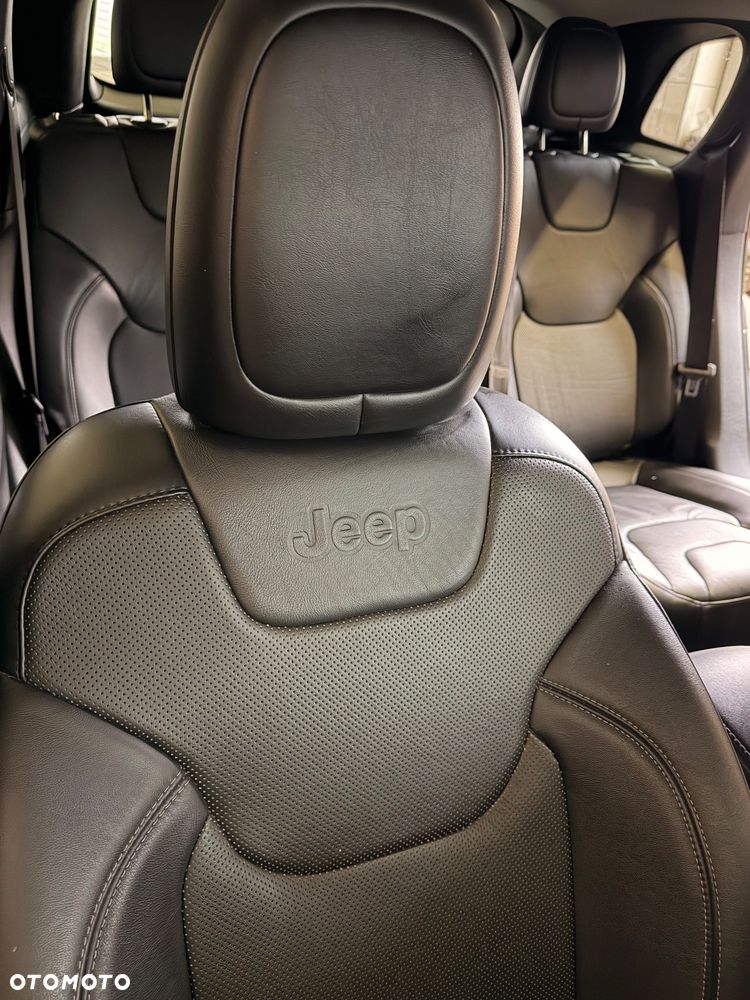 Jeep Cherokee - 23