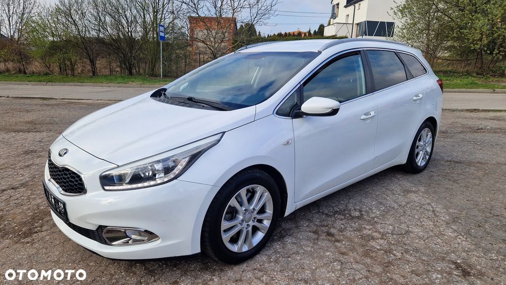 Kia Ceed 1.6 CRDi 128 Dream Team Edition - 1