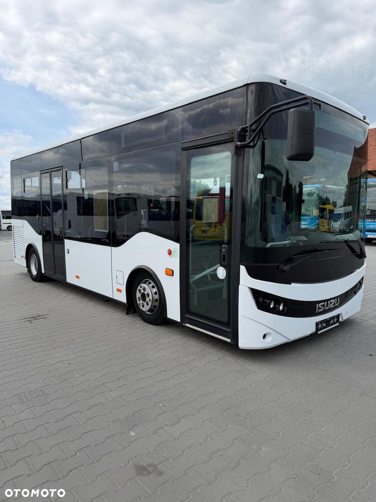 Isuzu Novociti Life 65 miejsc