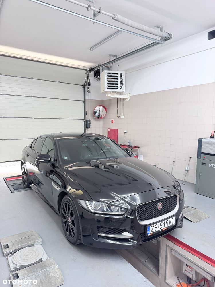 Jaguar XE 2.0 D AWD R-Sport - 2