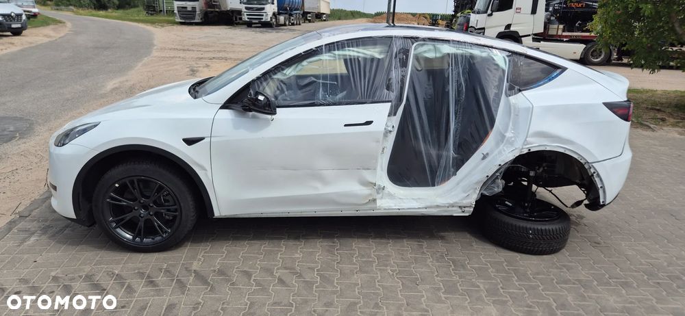 Tesla Model Y 62.5 Standard RWD - 8