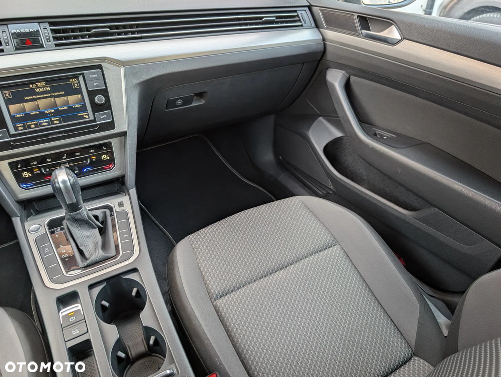 Volkswagen Passat - 28