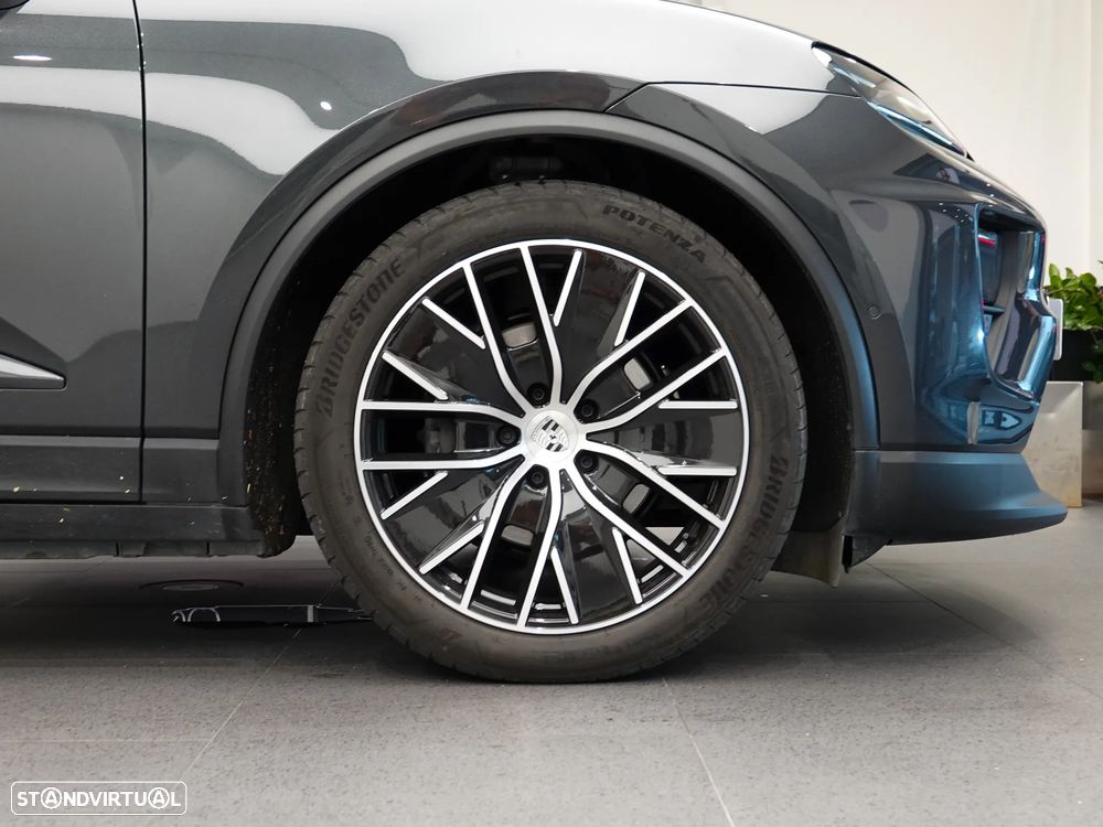 Porsche Macan Electric 4 - 9