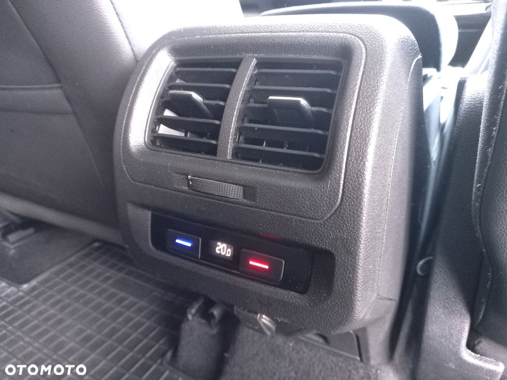 Volkswagen Touran 2.0 TDI BMT Comfortline Plus DSG - 38
