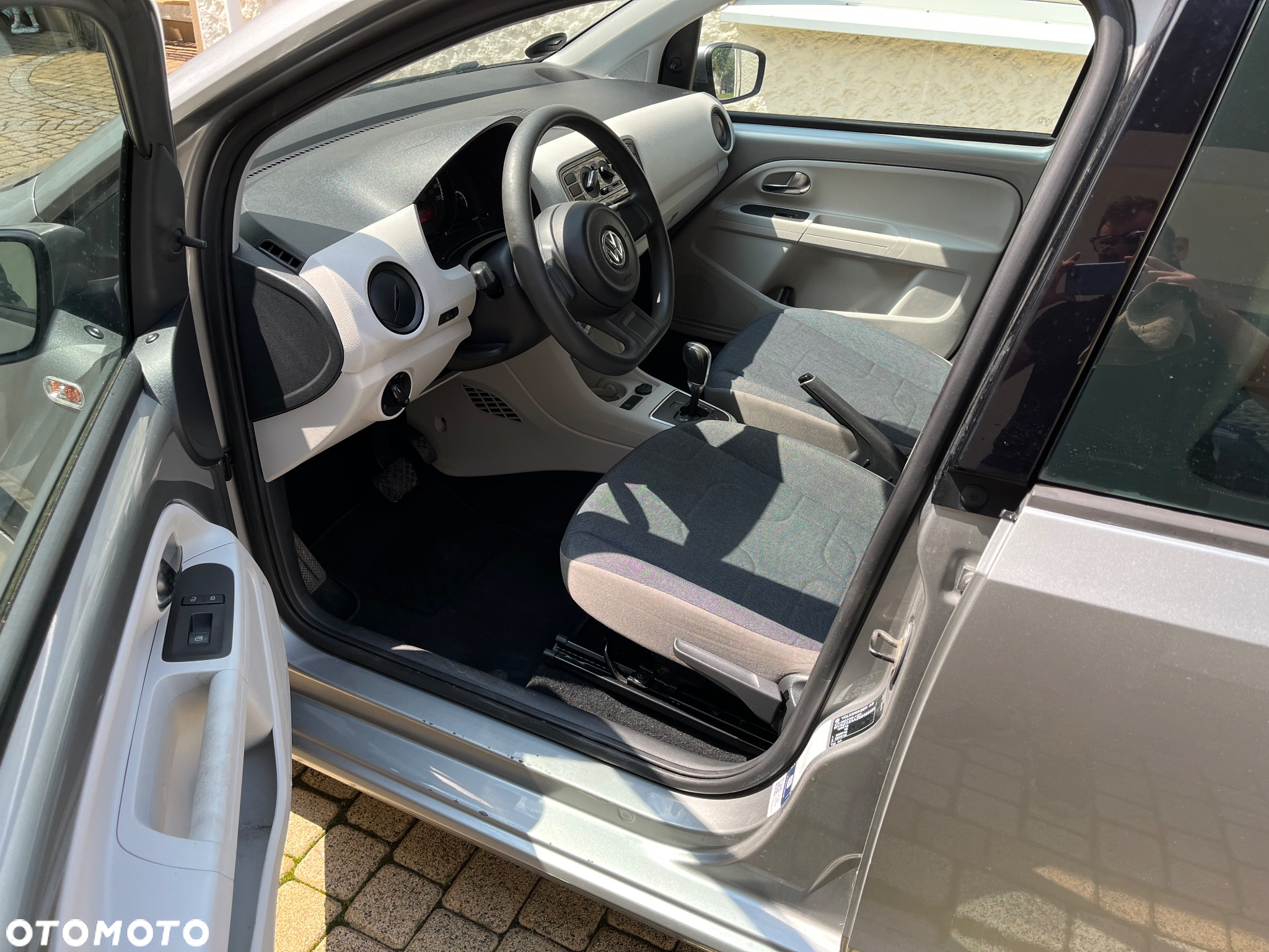Volkswagen up! (BlueMotion Technology) ASG move - 7