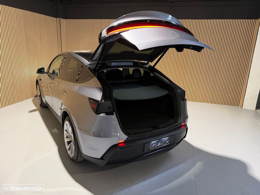 Tesla Model Y Long Range Dual Motor AWD - 21