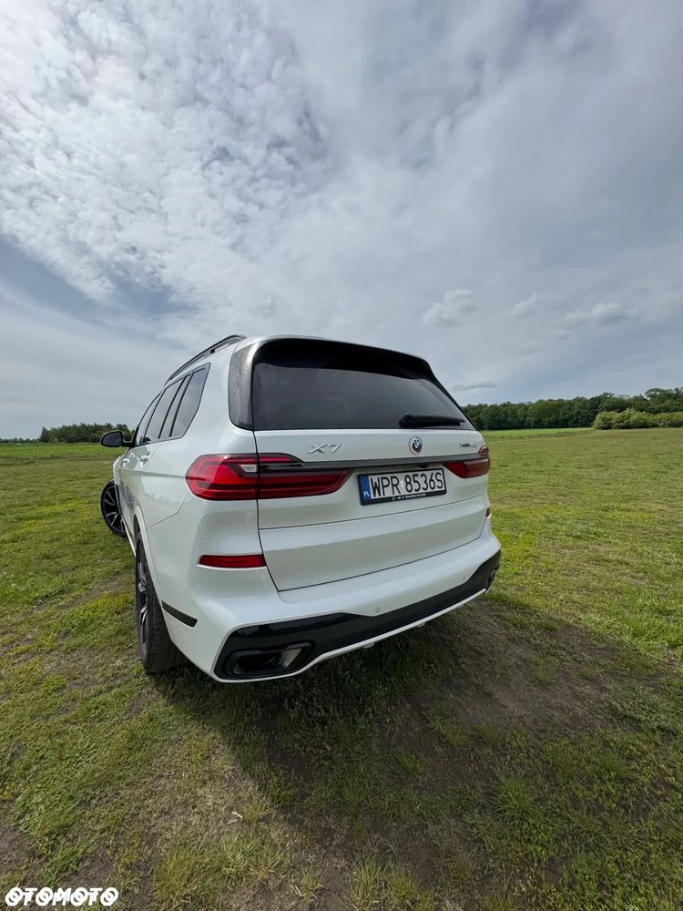 BMW X7 - 7