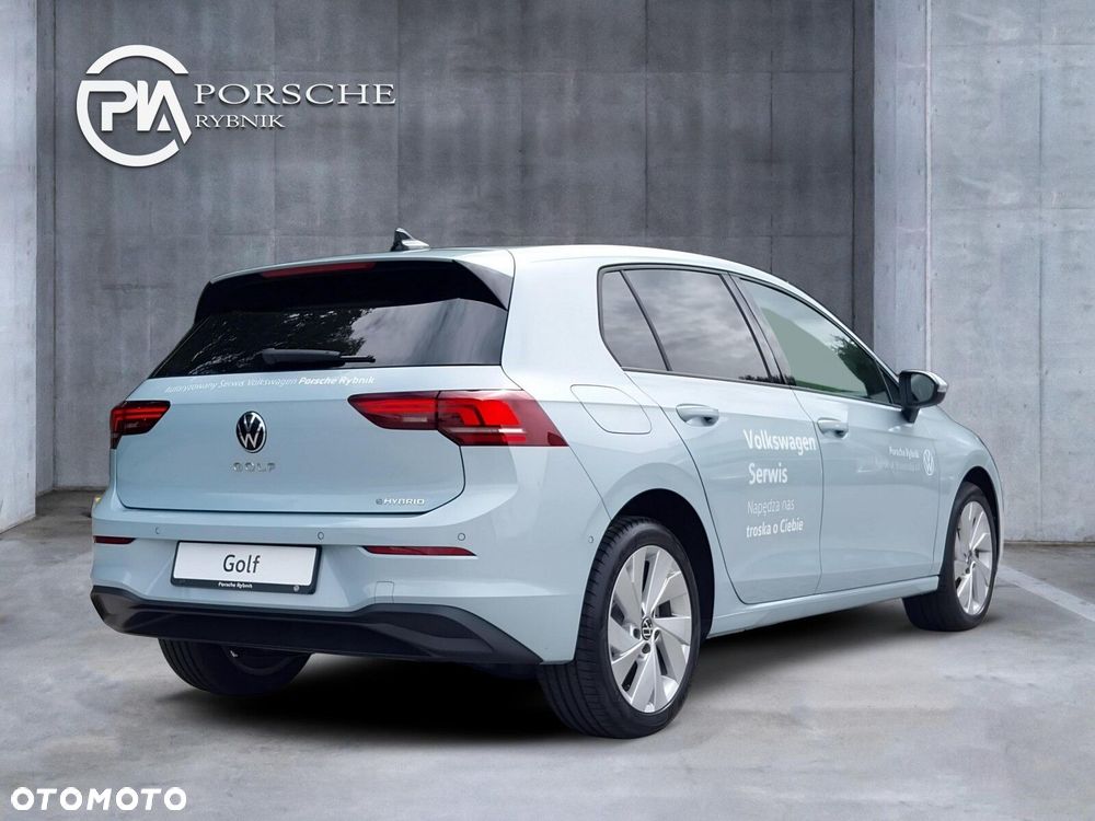 Volkswagen Golf - 6
