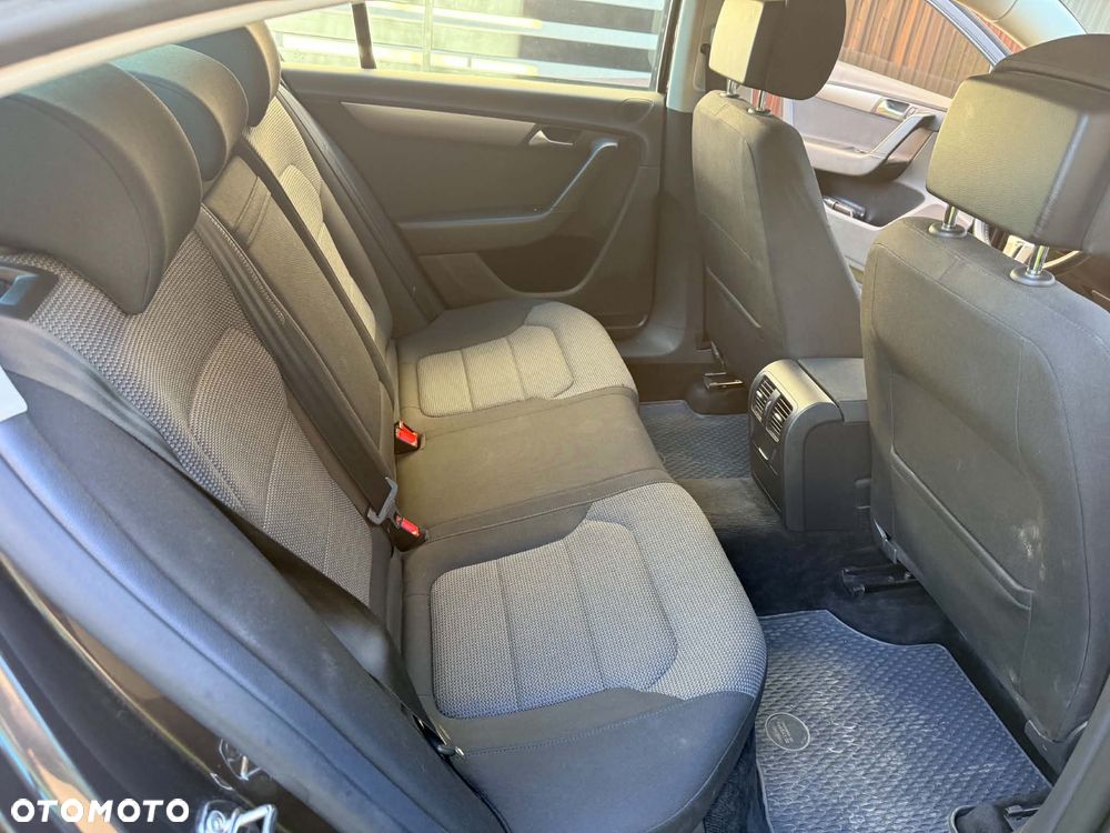 Volkswagen Passat - 4