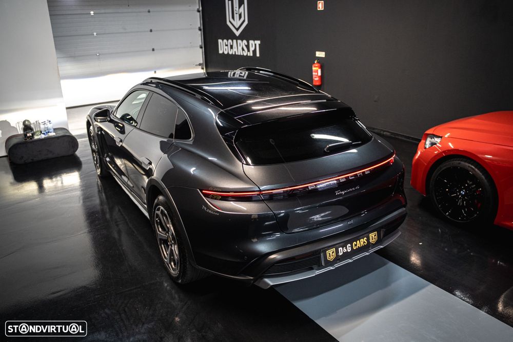 Porsche Taycan Cross Turismo 4 - 31