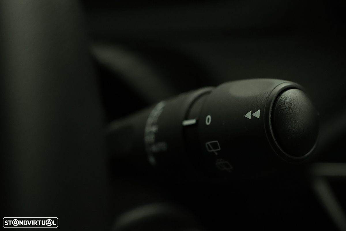 Peugeot 2008 1.2 PureTech Allure EAT8 - 19
