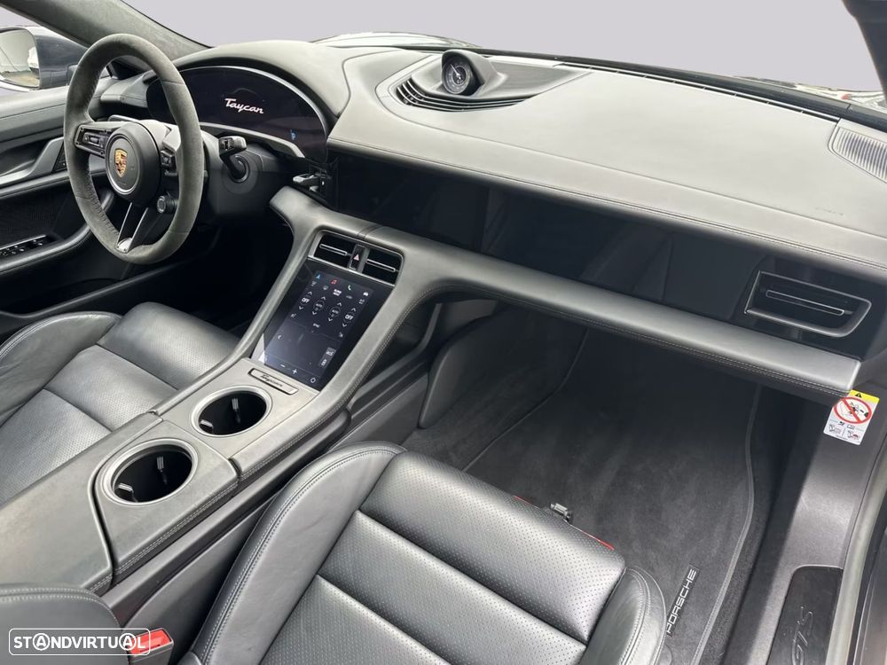 Porsche Taycan - 12