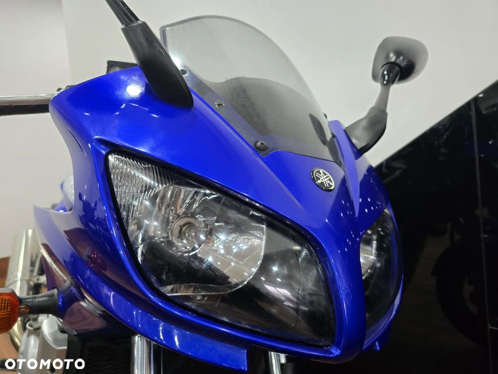 Yamaha FZS - 27