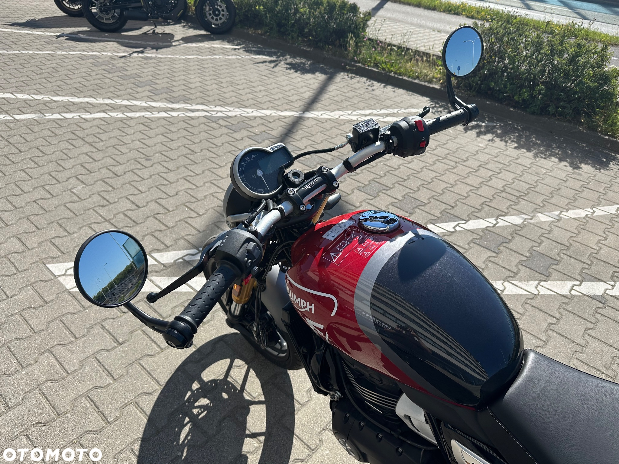 Triumph Inny - 9