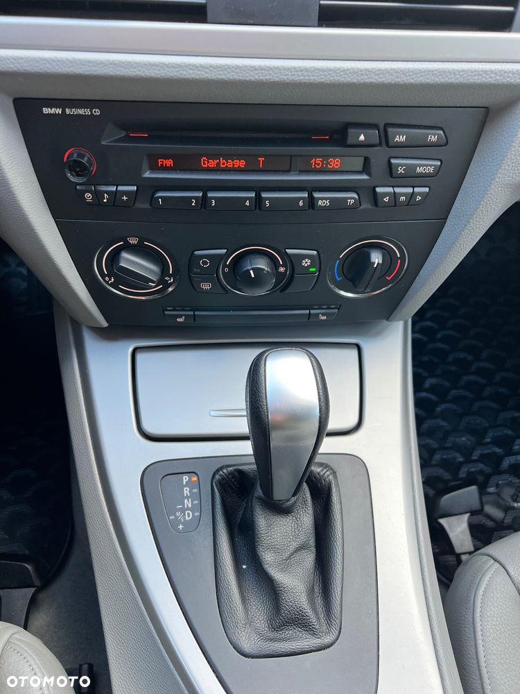 BMW Seria 3 318i Touring - 19