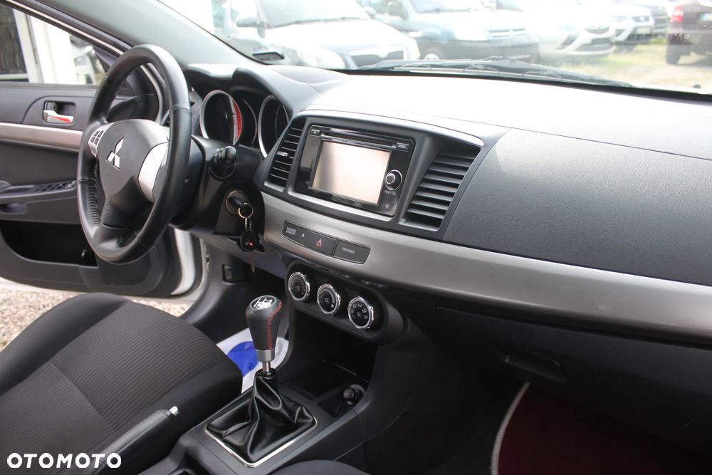 Mitsubishi Lancer - 12