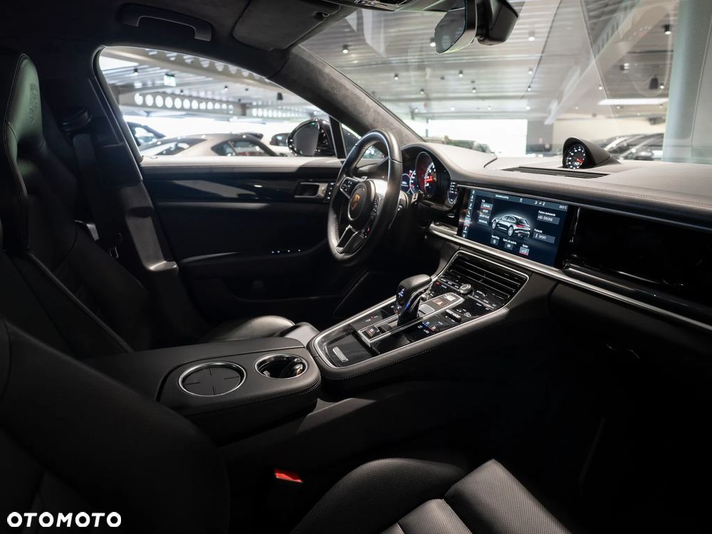 Porsche Panamera Turbo - 25