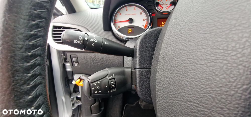 Peugeot 207 120 Automatik Sport - 29