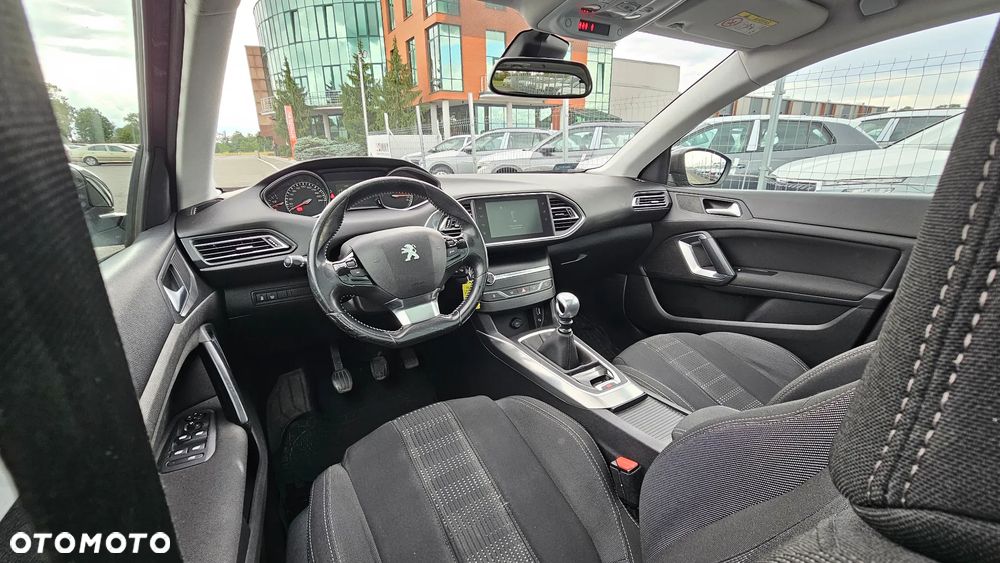 Peugeot 308 1.2 PureTech Allure S&S - 11