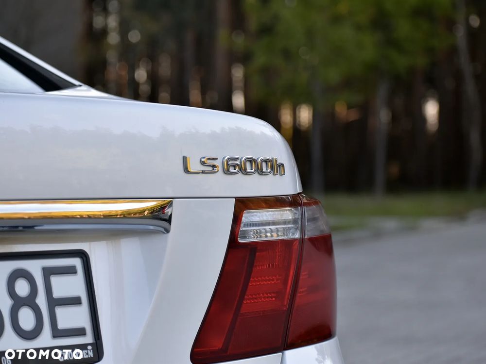 Lexus LS 600h Superior - 14
