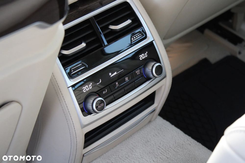 BMW Seria 7 740d xDrive - 23