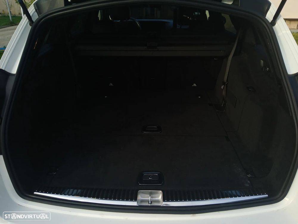 Mercedes-Benz E 220 d AMG 7L - 12