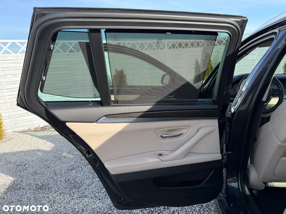 BMW Seria 5 525d - 21