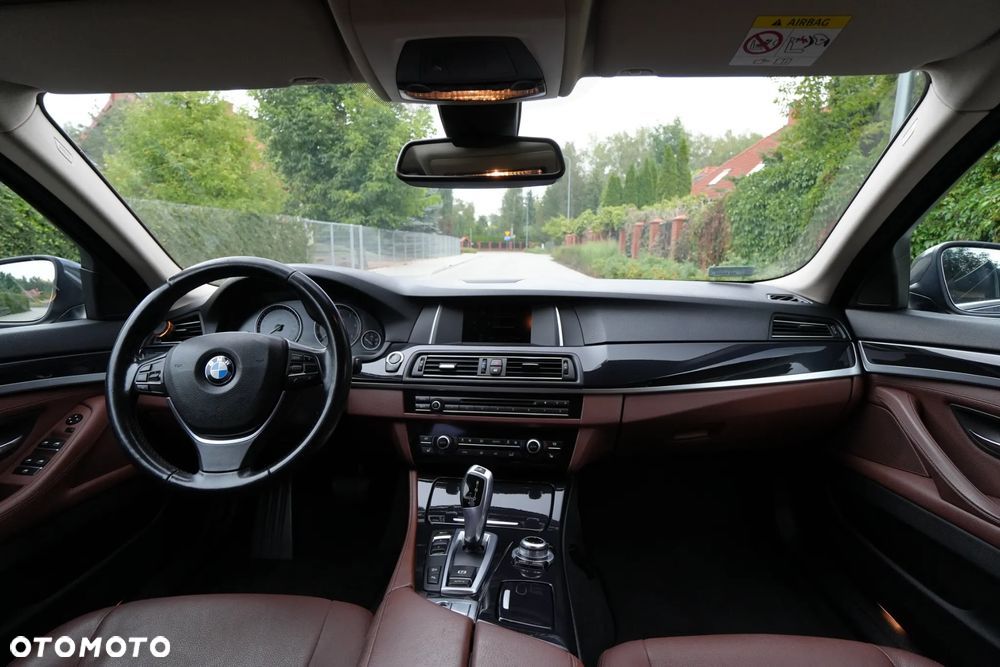 BMW Seria 5 520d xDrive Touring - 14