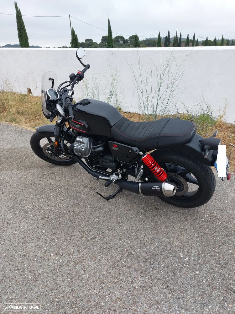 Moto Guzzi V7 - 12