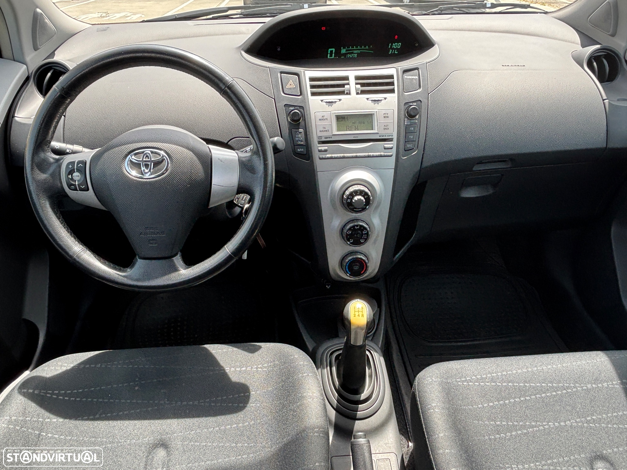 Toyota Yaris 1.0 VVT-i AC Manual - 9
