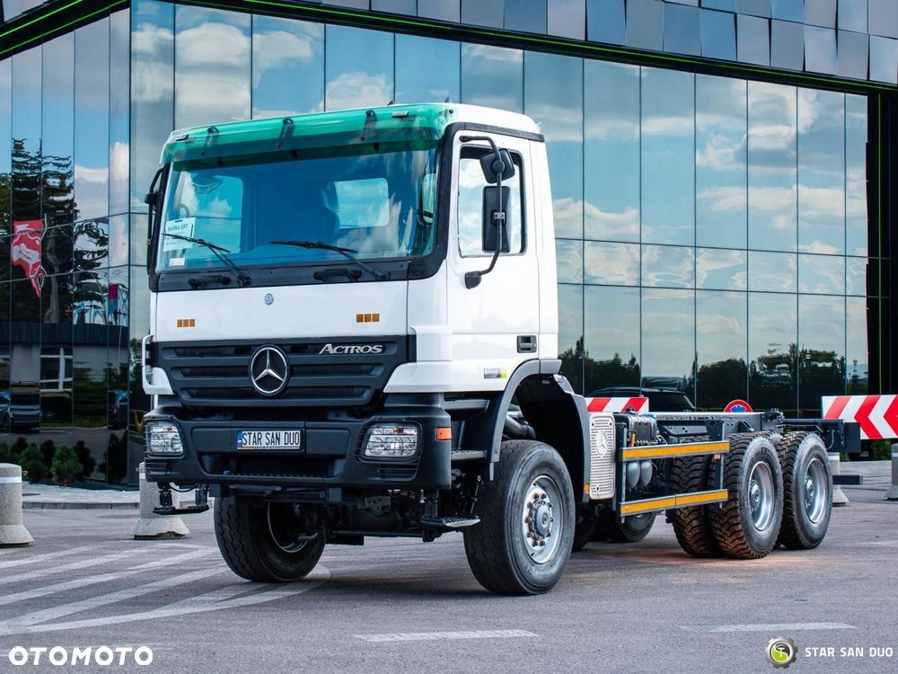 Mercedes-Benz 3332 AK 6x6 podwozie pod zabudowę - 5