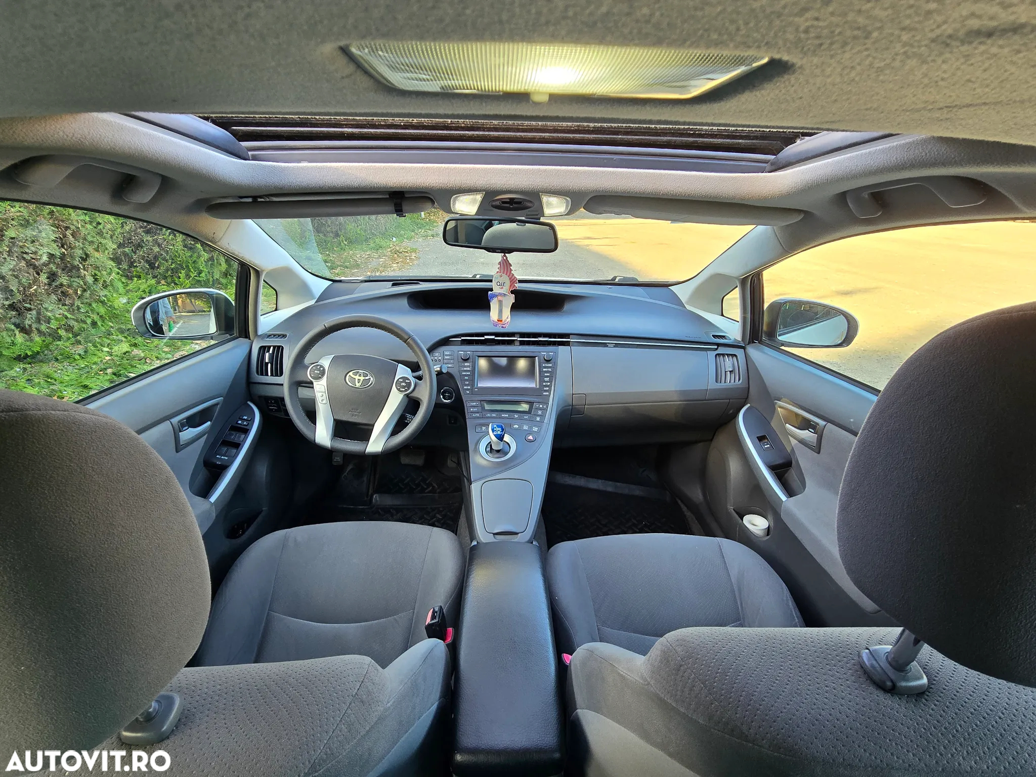 Toyota Prius (Hybrid) - 6