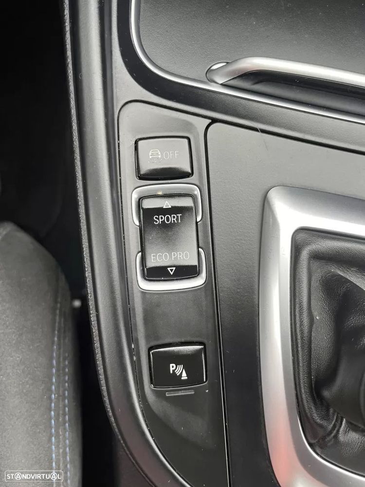 BMW 320 i Pack M Auto - 24