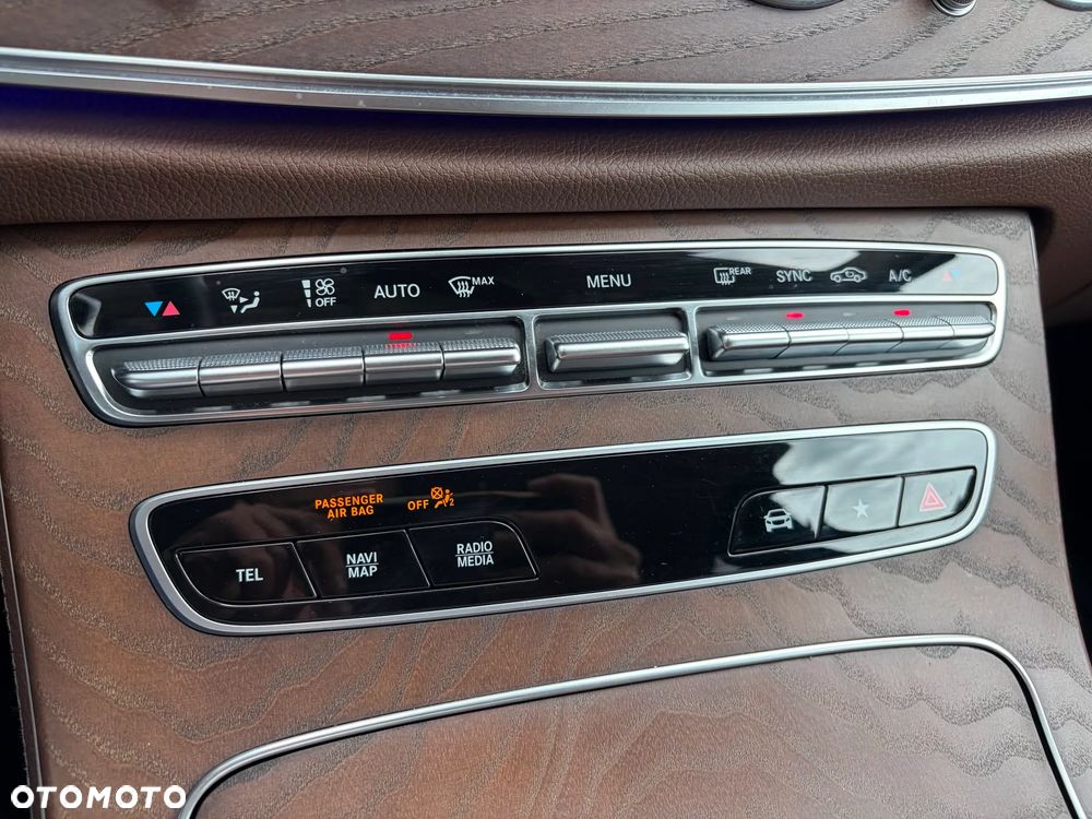 Mercedes-Benz Klasa E 220 d 4-Matic Exclusive - 24