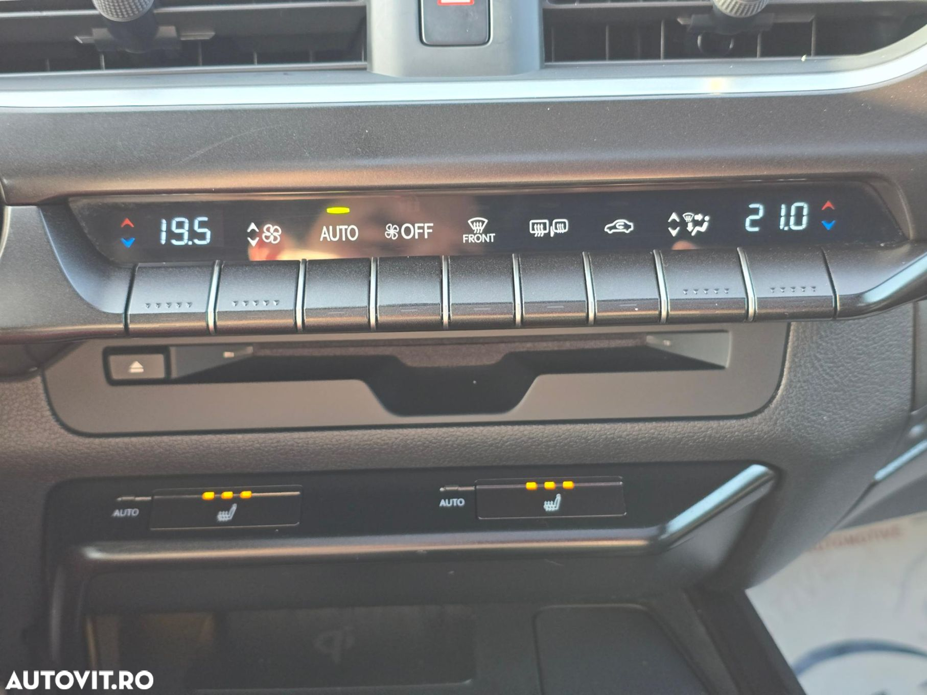 Lexus UX 250h Luxury Line - 12