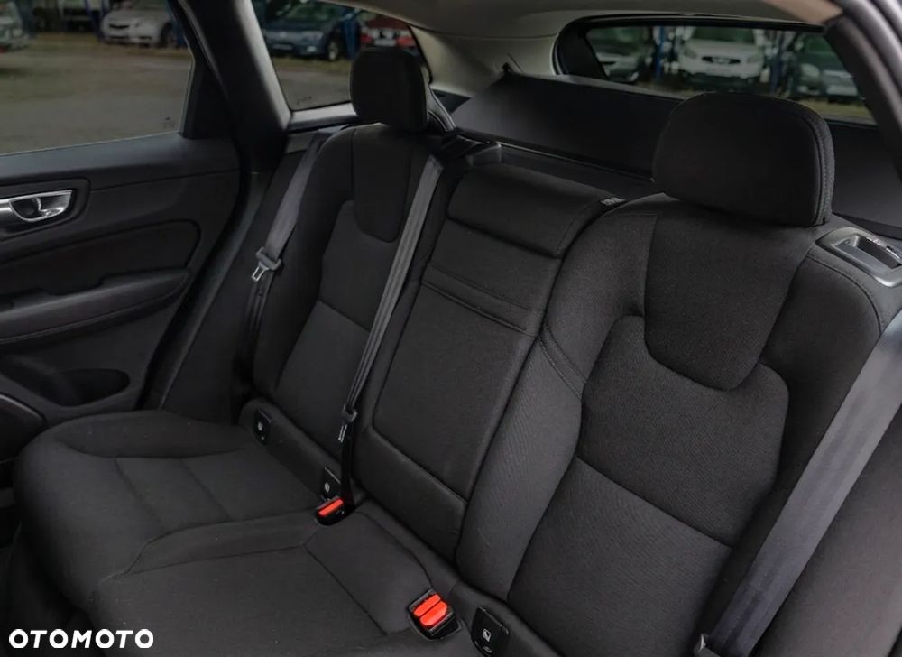 Volvo XC 60 B4 B Momentum Pro - 26