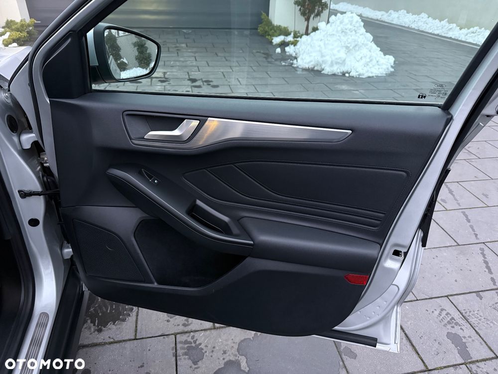 Ford Focus 2.0 EcoBlue Start-Stopp-System TITANIUM - 38