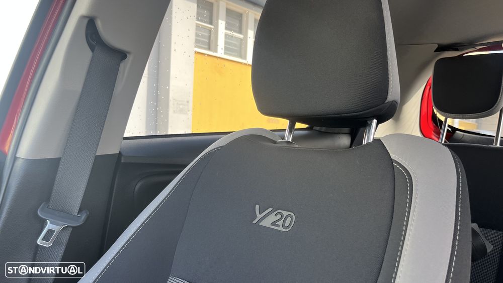 Toyota Yaris 1.5 HSD Comfort +P.Style+Navi - 11