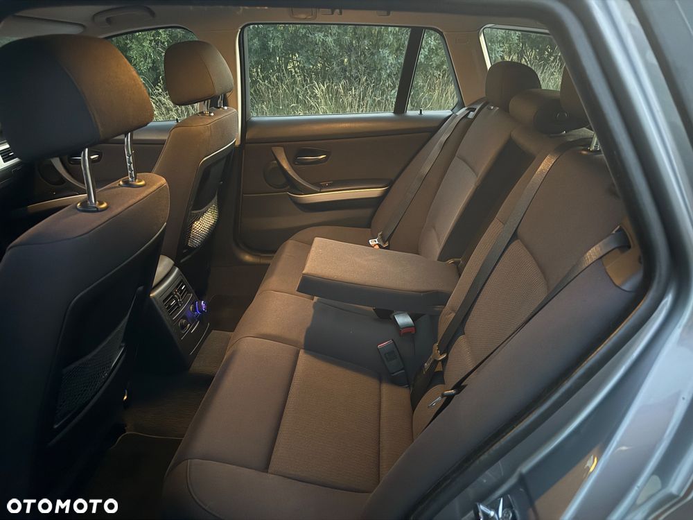BMW Seria 3 316i - 33