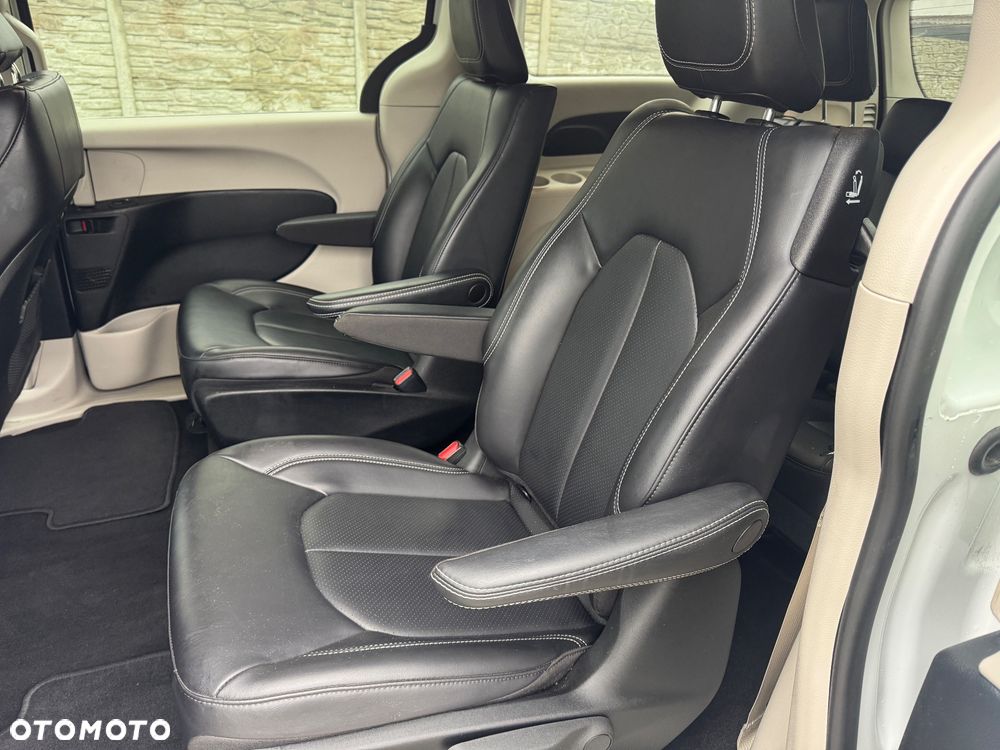 Chrysler Pacifica - 10