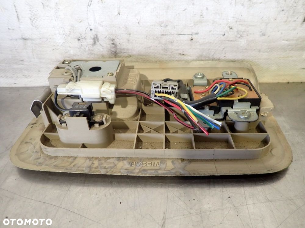 LAMPKA OŚWIETLENIA KABINY NISSAN X-TRAIL - 2