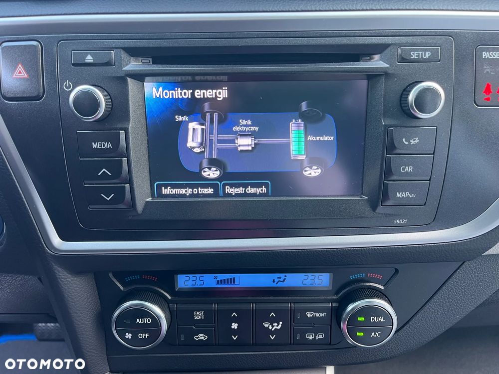 Toyota Auris 1.8 HSD Luna - 22