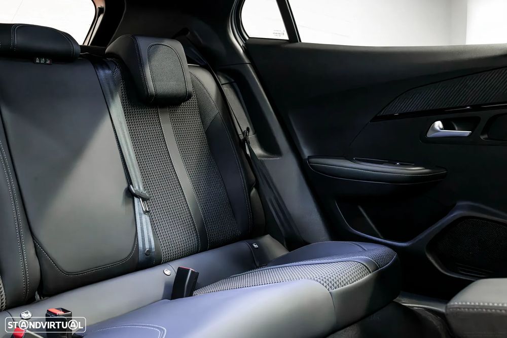 Peugeot e-2008 GT - 23